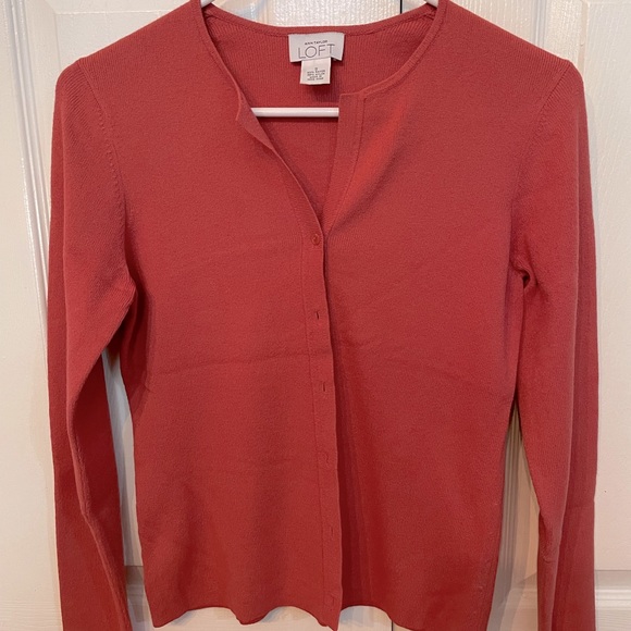 LOFT Sweaters - Ann Taylor Loft cardigan🍁👢